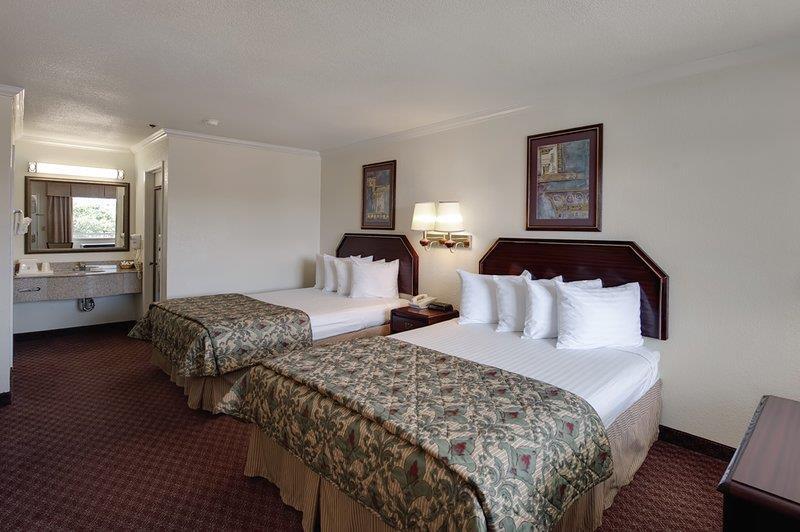 Best Western Garden Inn San Antonio Room photo